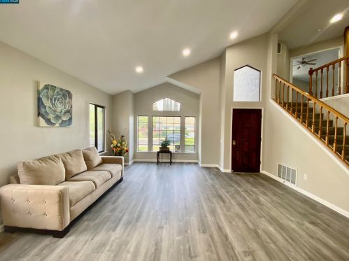 319 Portsmouth Ave, Vacaville, CA 95687-4114