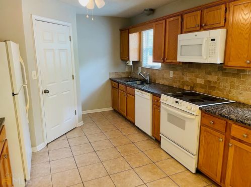 200 Willis Creek Rd, Warner Robins GA  31088-1640 exterior