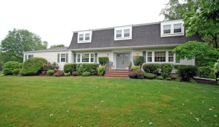 627 Strawbridge St, Bridgewater, NJ 08807-1606