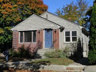 20 Badger Rd, Providence, RI 02908-2300