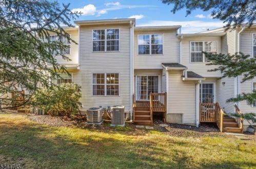 27 Grant Way, Princeton NJ  08540-1667 exterior