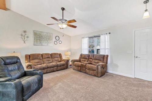 10 Robin Hood Dr, Old Alexandria, MO 63379-2390