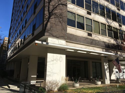 360 Wellington Ave, Chicago, IL 60657-5651