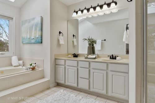 385 Aristocrat Dr, Lemont IL  60490-3189 exterior