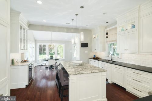 220 Washington Ave, Tavistock NJ 08033-3323 exterior