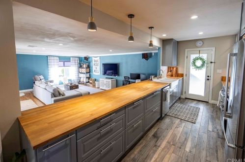 930 Berkeley St, Santa Ana, CA 92707-1527