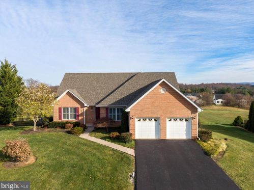 626 Turnberry Dr, Charles Town, WV 25414-5249