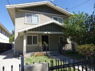 389 Ashtabula St, Pasadena, CA 91104-4202