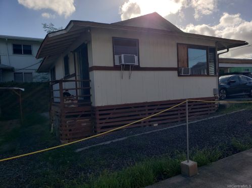 1524 Pohaku St, Honolulu HI  96817-2831 exterior