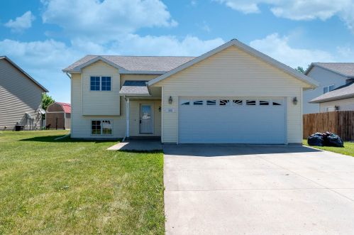 105 Emily Ln, Mankato, MN 56001-6483