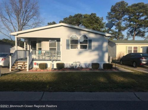 125 Briarwood Ct, Lakehurst, NJ 08759-3510