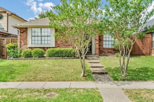 2218 Arbor Creek Dr, Carrollton TX  75010-4067 exterior