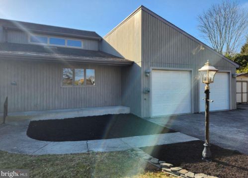 5138 Grandview Rd, Hanover, PA 17331-9225