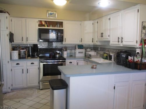 2 Knollwood Dr, Fredon, NJ 07860-8841