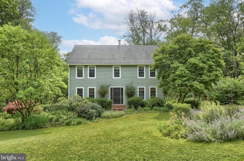 220 Kelly Ln, York, PA 17406-8142