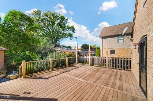 7103 Keeney St, Niles IL  60714-3039 exterior