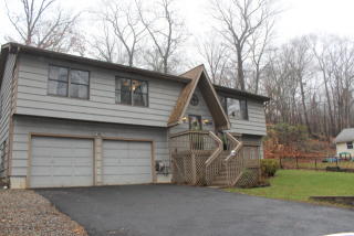 101 Kanungum Trl, Huntington, CT 06484-4978