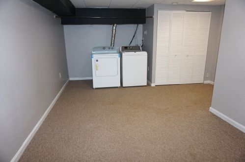 709 Elmwood Dr, Hudson NH  03051-3245 exterior