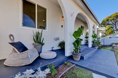 5114 141st St, Hawthorne, CA 90250-6508