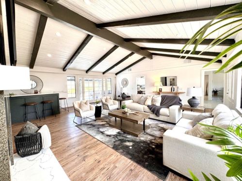 16685 Bonanza Dr, Riverside CA  92504-5706 exterior