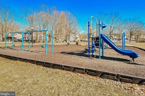 4962 Elm St, Shady Side MD 20764-9655 exterior