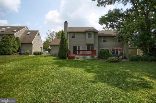 9 Mill Pond Dr, Lancaster PA  17603-7412 exterior