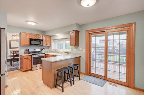 1075 Big Eagle Trl, Carol Stream IL  60188 exterior