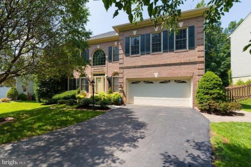 7211 Hansford Ct, Springfield VA  22151-3000 exterior