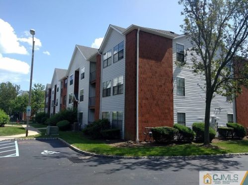 90 Keystone Ct, Edison NJ  08817-3795 exterior
