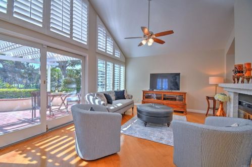 1999 Lemonwood Ln, Vista, CA 92081-9012