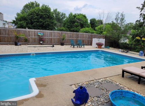 36 Applegate Rd, Jobstown, NJ 08041-2201