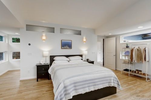 1021 Locust St, Denver CO 80222-7409 exterior