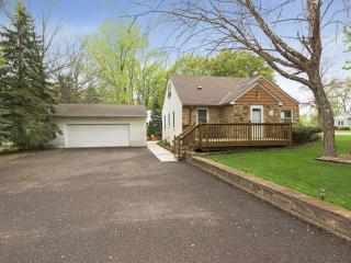 2621 Ariel St, Saint Paul MN  55109-5116 exterior