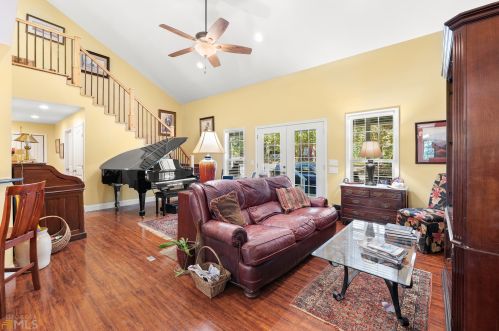 223 Varnes Ln, Lakemont, GA 30552-2328