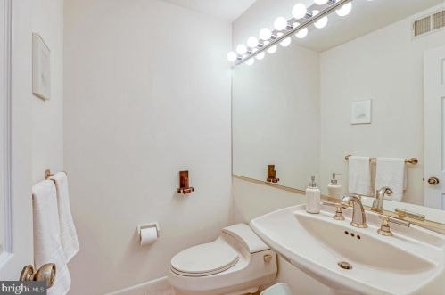 283 Sayre Dr, Princeton NJ  08540-5872 exterior