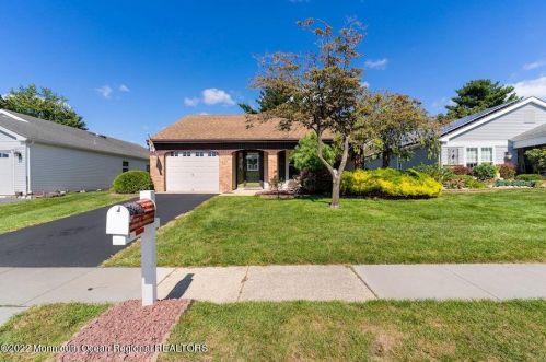 8 Dorset Rd, Lakehurst, NJ 08759-6806