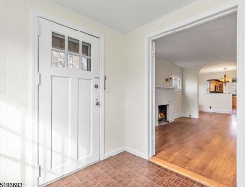 33 Norwood Dr, Gillette, NJ 07933-2103