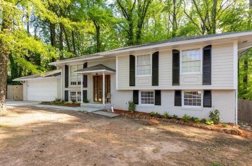 521 Woodgate Dr, Marietta, GA 30066-3581