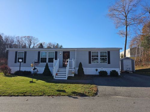 31 Meadow Dr, Turner, ME 04282-4264