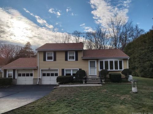 82 Walnut Tree Hill Rd, Huntington, CT 06484-2515