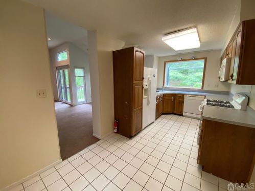 252 Sayre Dr, Princeton NJ  08540-5841 exterior