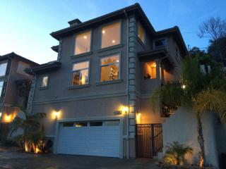 5243 Remstoy Dr, Los Angeles, CA 90032-1221
