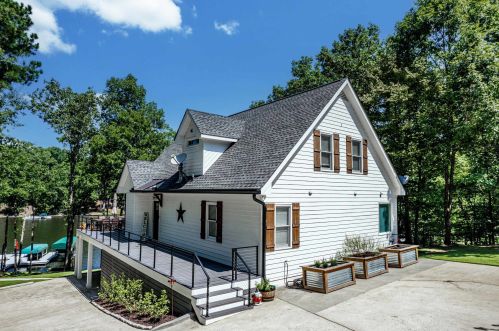 1111 Katherine Ln, Reynolds Plantation, GA 30642-3817