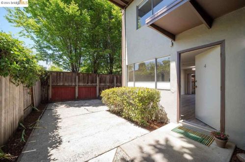 3028 Deakin St, Berkeley, CA 94705-1969