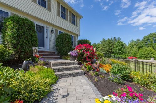 5 Cottonwood Cir, Kingston, NH 03848-4400
