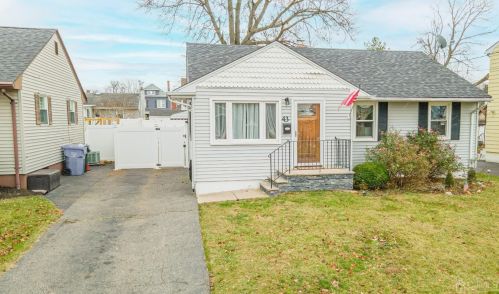 43 Bridge St, Sewaren, NJ 07077-1226