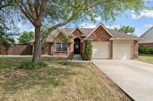 1018 Karen St, Aubrey, TX 76227-6222