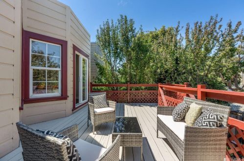 1306 Gilman Ave, San Francisco CA 94124-3243 exterior