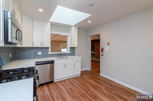 17 Cherry Ct, Cresskill, NJ 07626-2409