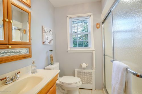 893 Lincoln St, Tinton Falls NJ 07701-5752 exterior